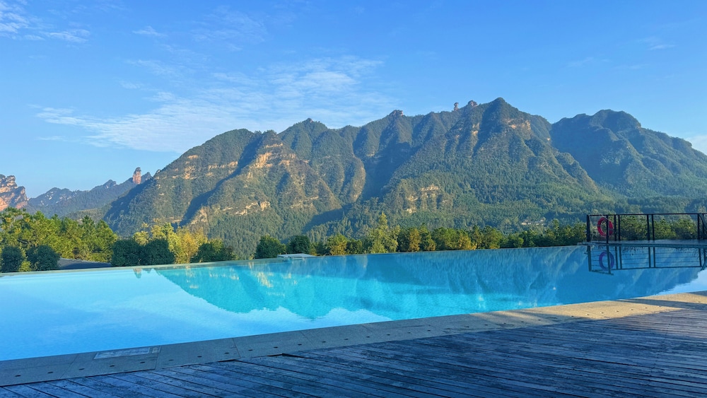 XMAN Sunrise Peaks Resort--Sky Mirror Infinity Pool