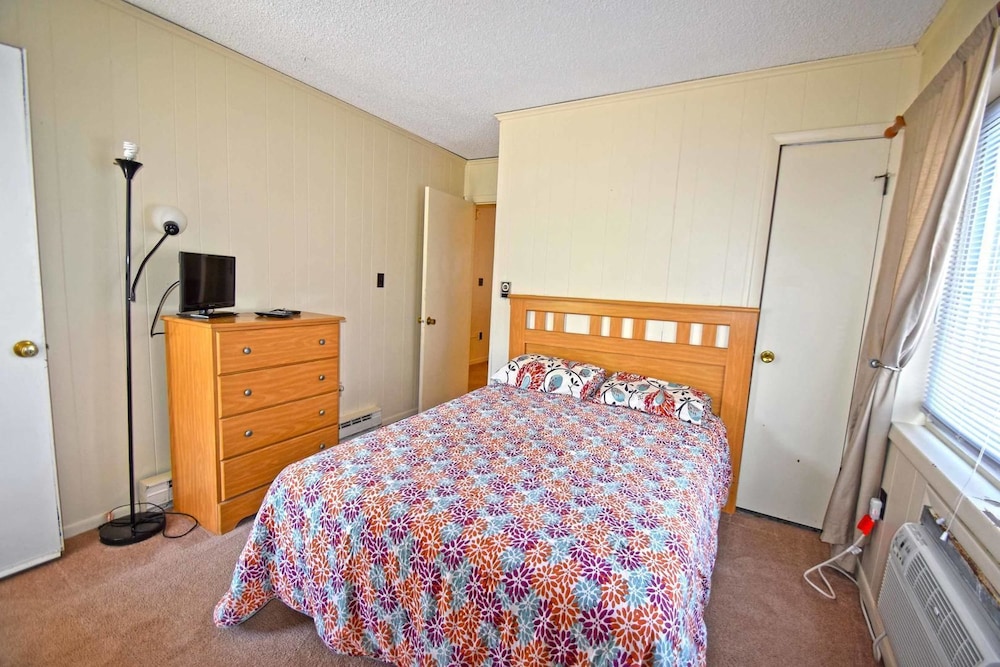 Severn I 208 3 Br condo by RedAwning