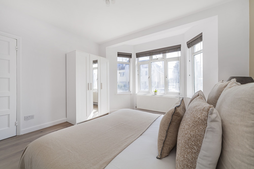 The Neasden Villas