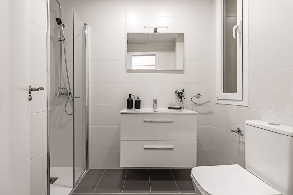 Sofia - 4 Bedrooms and Balcony in O Donell