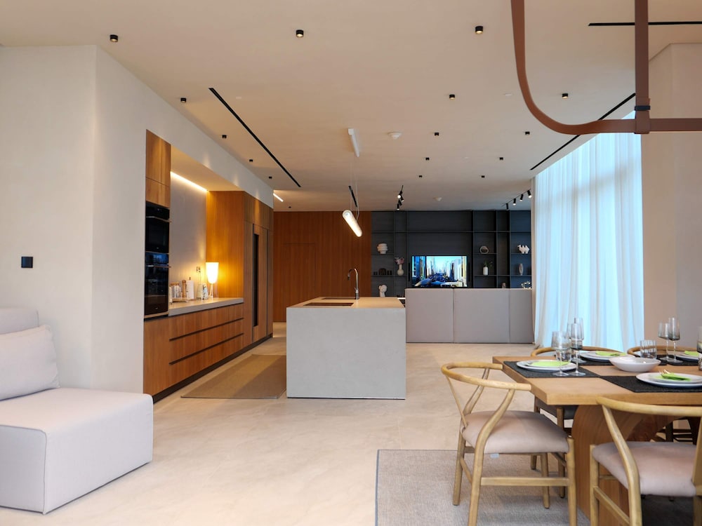 High End 4BR Penthouse With Private Pool and Skyline Views
