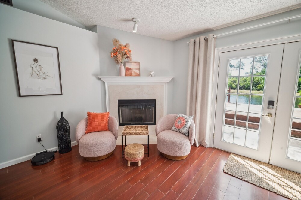Pondside Perch - Your Waterfront Retreat 3 Bedroom Home