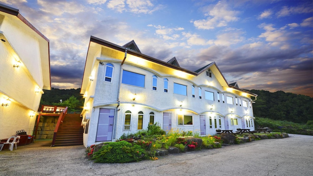 Tongyoung Macaio Pension view 3