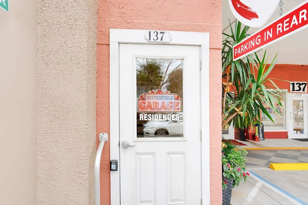 2 Steps to Ice Plant Apt in Downtown St Aug