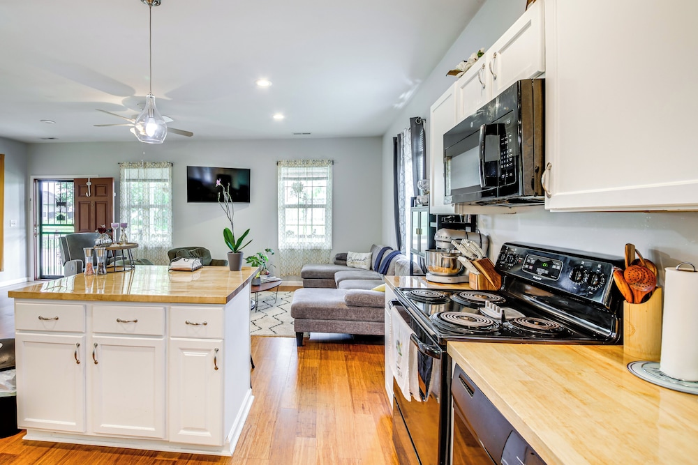 3 Mi to Dtwn: Updated Retreat in Indianapolis!