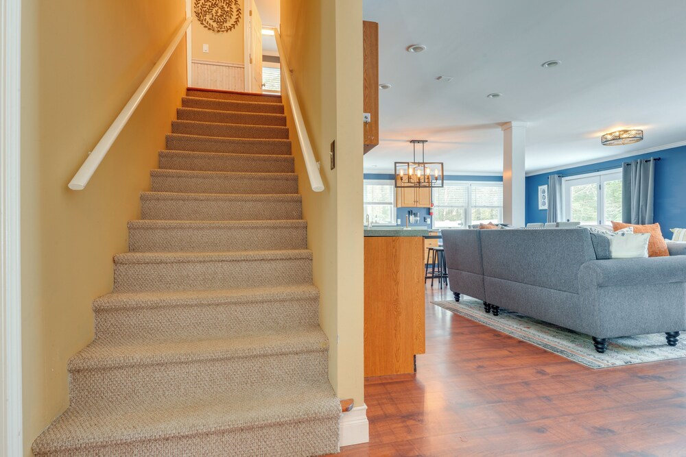 Ski, Golf & Hike: Spacious Dover Retreat!