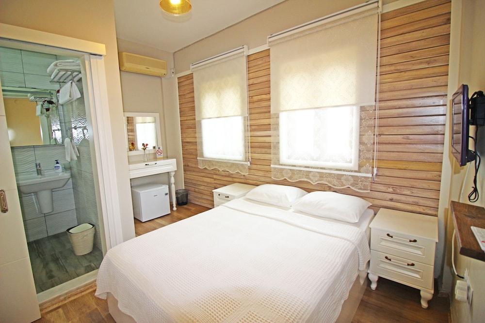 Karina Vineyard Evi - Image 14