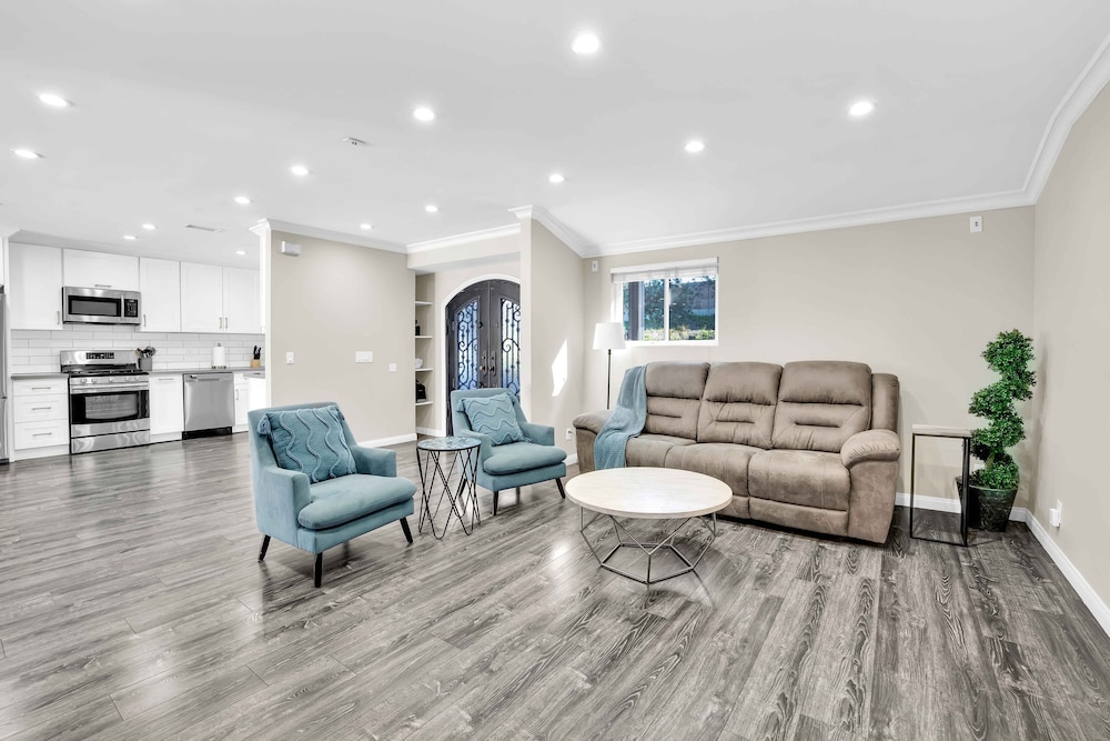 Martha by Avantstay Brand New LA Valley Home view 5