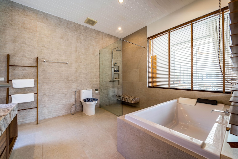 Luxury 7 Bedroom Pool Villa - WL67 view 4