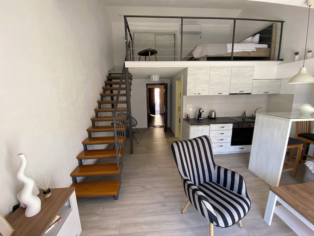 HOUSE 44 Apartments