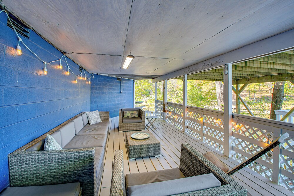 Lake Hamilton Escape w/ Dock & Waterfront Views!