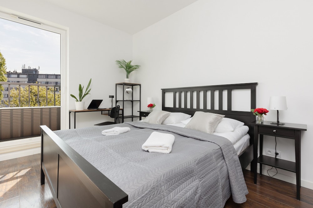 Bright Warsaw Apartment by Renters view 3