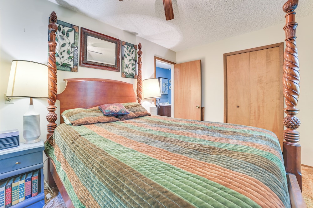 Indoor Pool Access: Cabin in Lakes of the North!