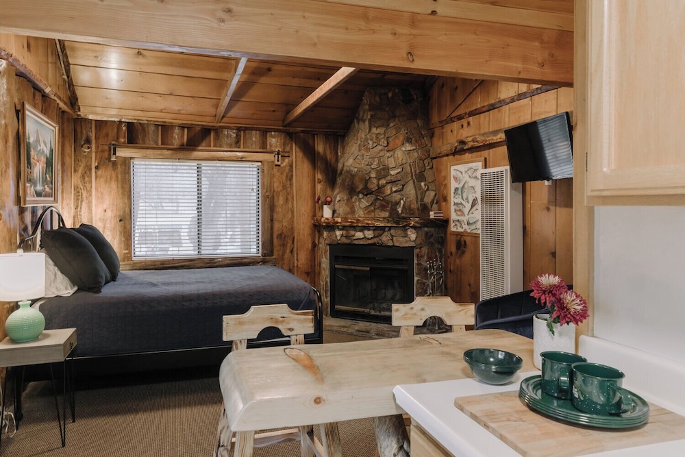 Oak Knoll Lodge