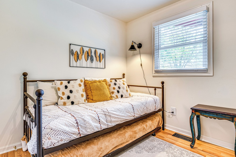 Walk to Reservoir: Cicero Home w/ Furnished Deck!