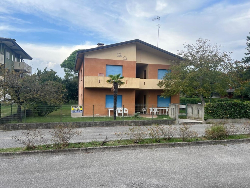 Bright Villa Flat With Shared Garden