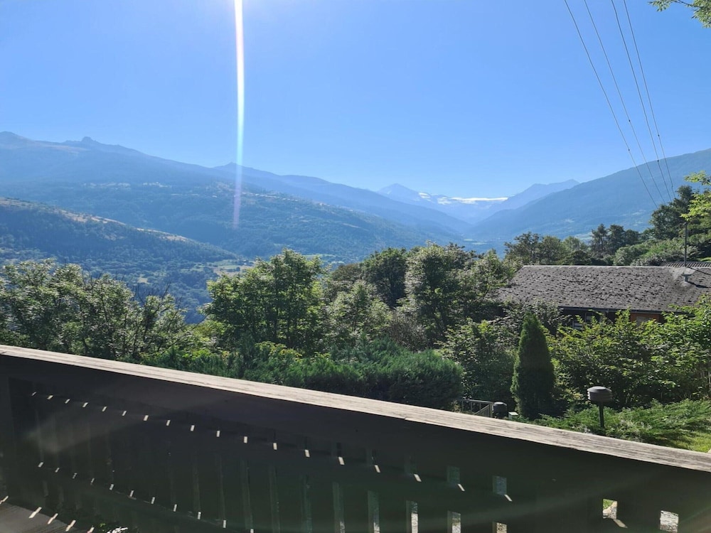 Chalet With Garden and Mountain View
