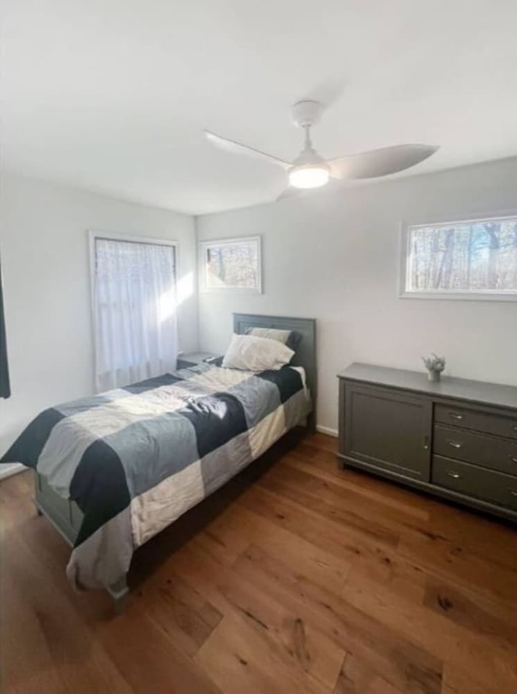 Cozy and Comfy with Lake Access
