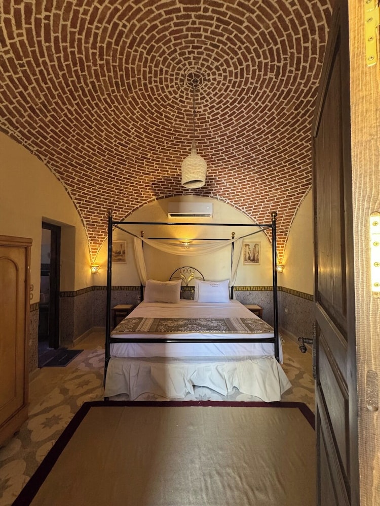 Eljuneina Villas