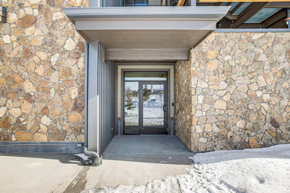 3 Mi to Winter Park Resort: Mtn-view Haven!