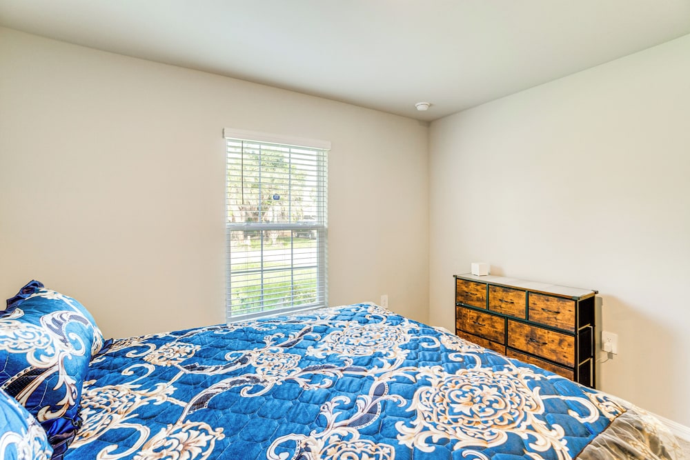 3 Mi to Port Charlotte Beach Park: Home w/ Patio!