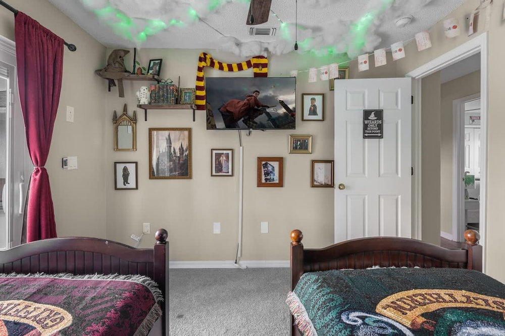 New Listing Pool and Game Room 4BR