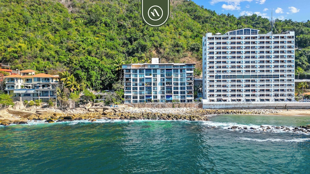 Oceanfront 2 BR Condo With Spectacular View - Pool