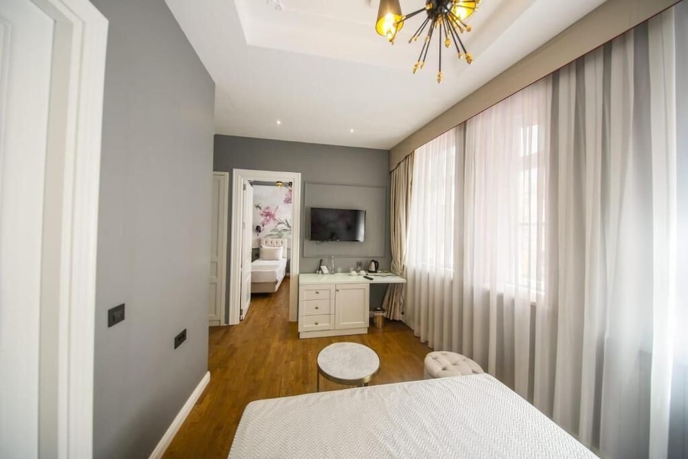 Royal Tophane - Image 19