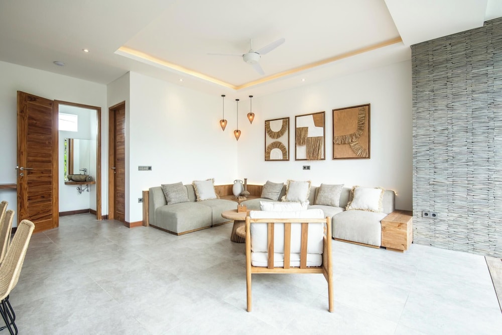 Brand New 4br Villa 400 to Finns Canggu