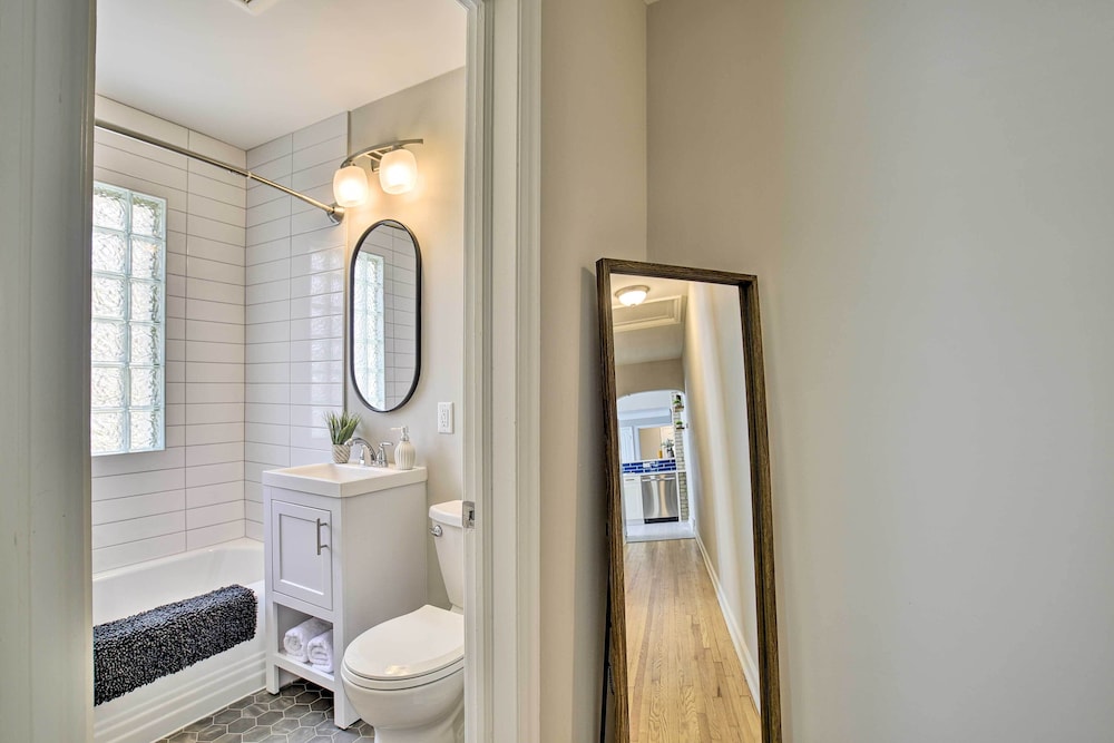 Cozy Home: Wifi, Parking, 5 Mi to Dtwn Mpls! view 5