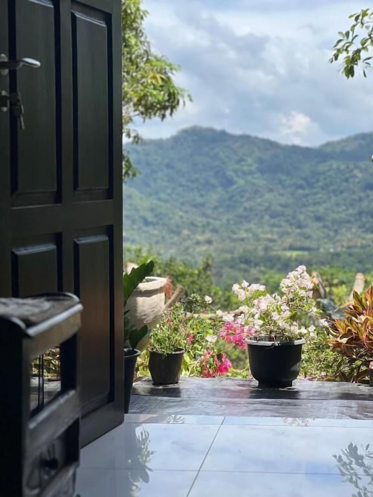 Hilltop Retreat Matale