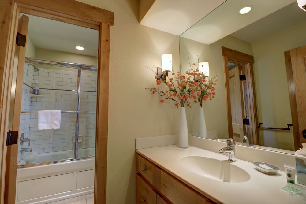 11 Stormwatch Circle 4br 3.5ba 4 Bedroom Home