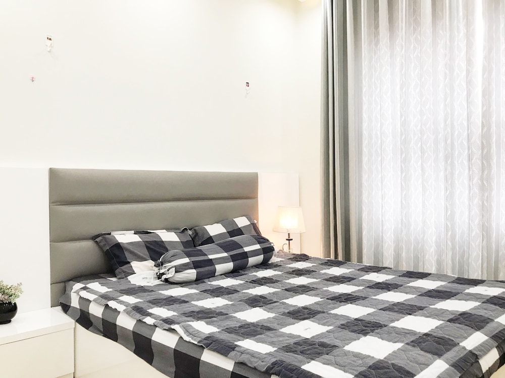 Sunrise City 2BR SW Pool 20th