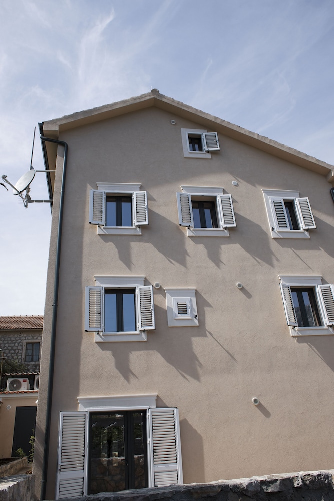 Galathea House