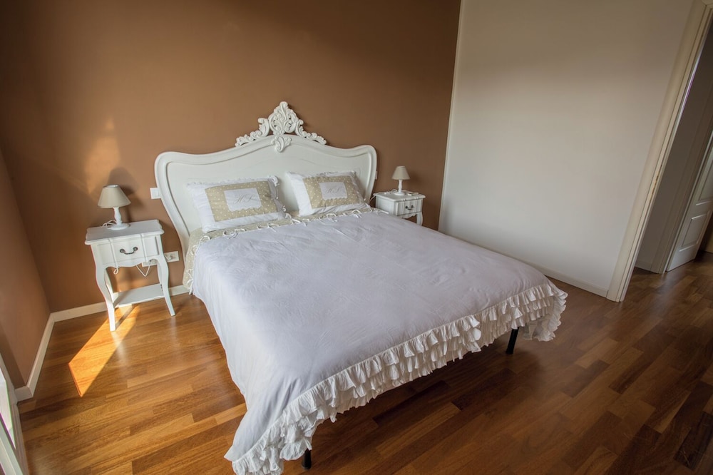 Elegant Lake Garda Villa With Garden