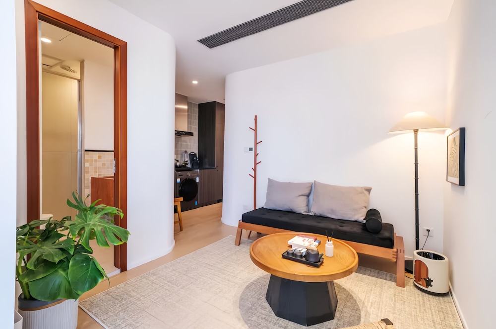 Shanghai Hills & Fan Stay