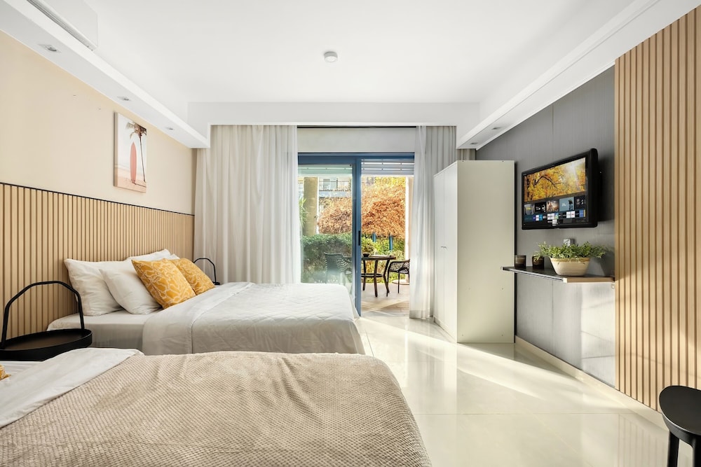 Royal Park Apt Resort by Sea N Rent