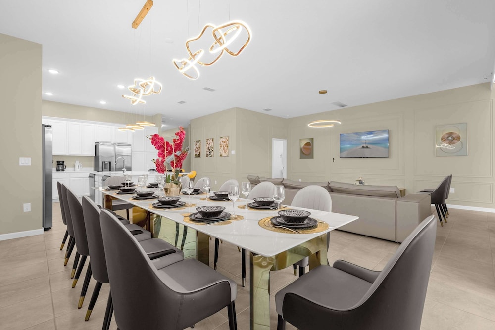 Upstay: Themed Family Home w Pool & Games Room