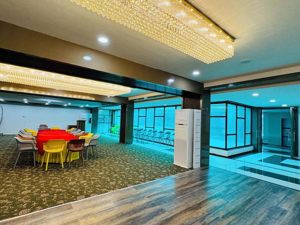 Col's Hotel Uphaar