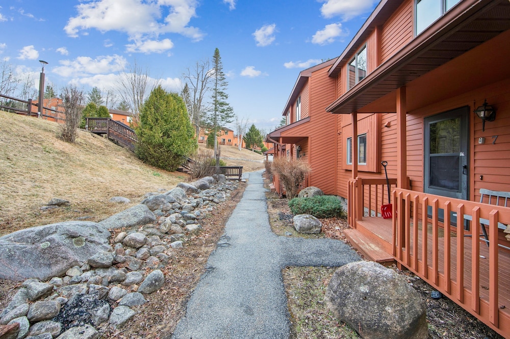 Hedges 7j - Comfortable Mountain Retreat 3 Bedroom Townhouse by The Summit at Gore Mountain