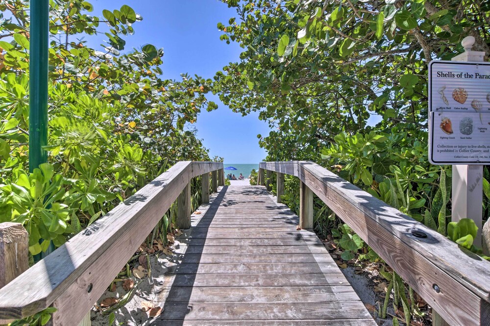 Family-friendly Home ~ 4 Mi to Naples Beach & Pier