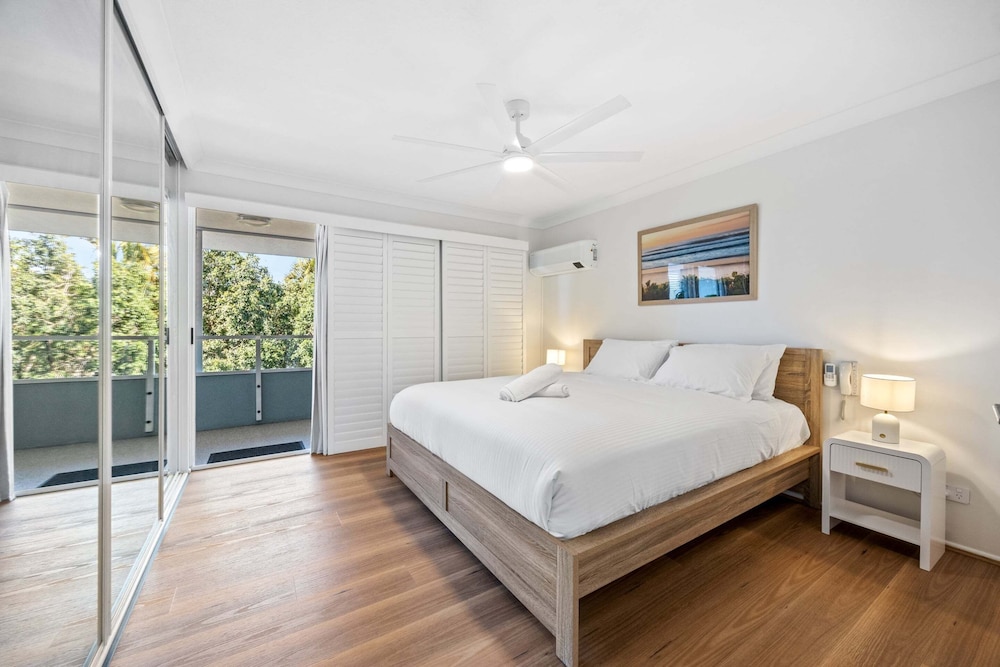 Stylish 4-bed Townhouse With Panoramic Ocean Views