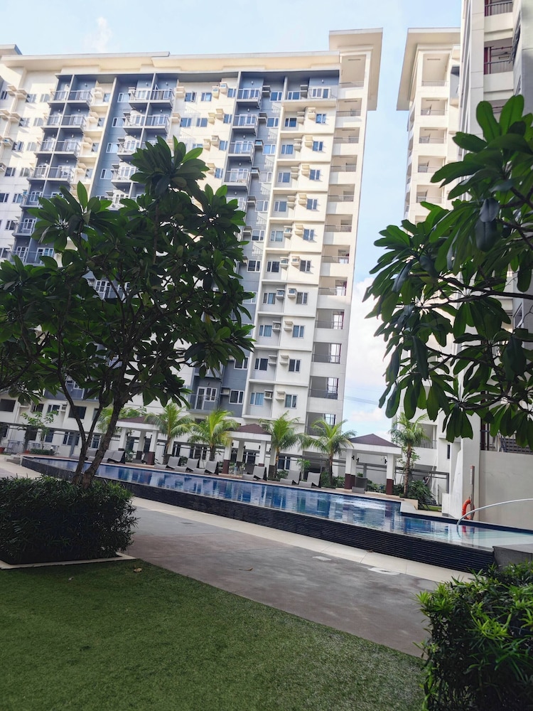 Luxurious and Cozy Condo in Quezon City With City View