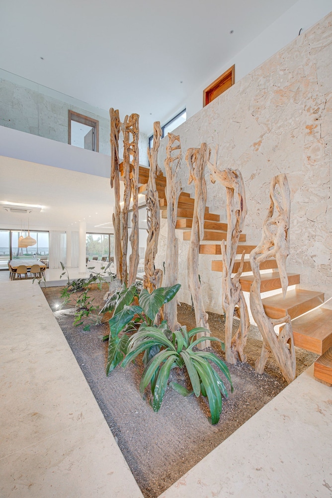 7-br Luxury Beachfront Paradise With Ocean Views
