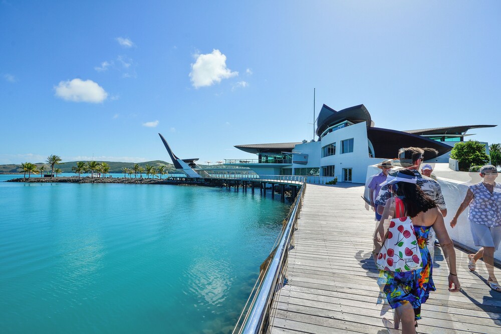 6 Yacht Club Oceanfront House On Marina Deluxe 4 Bedroom With 2 Golf Buggies
