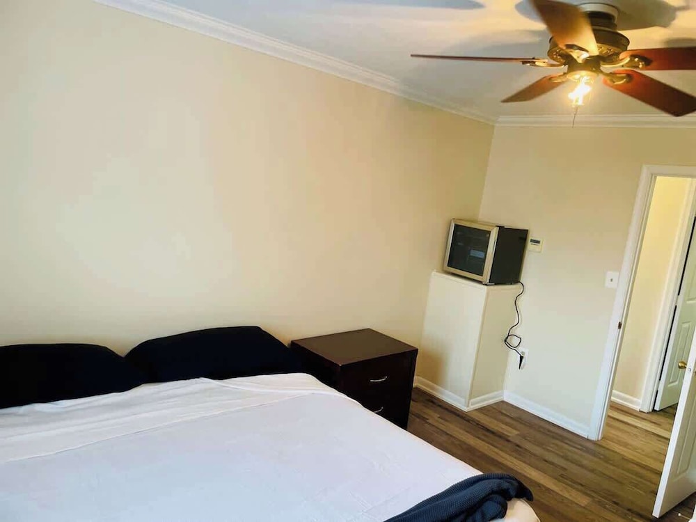 Waterfront Views With King Bed in Solomons Island
