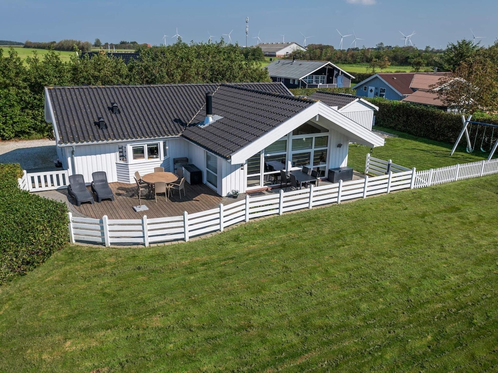 6 Person Holiday Home in Hemmet