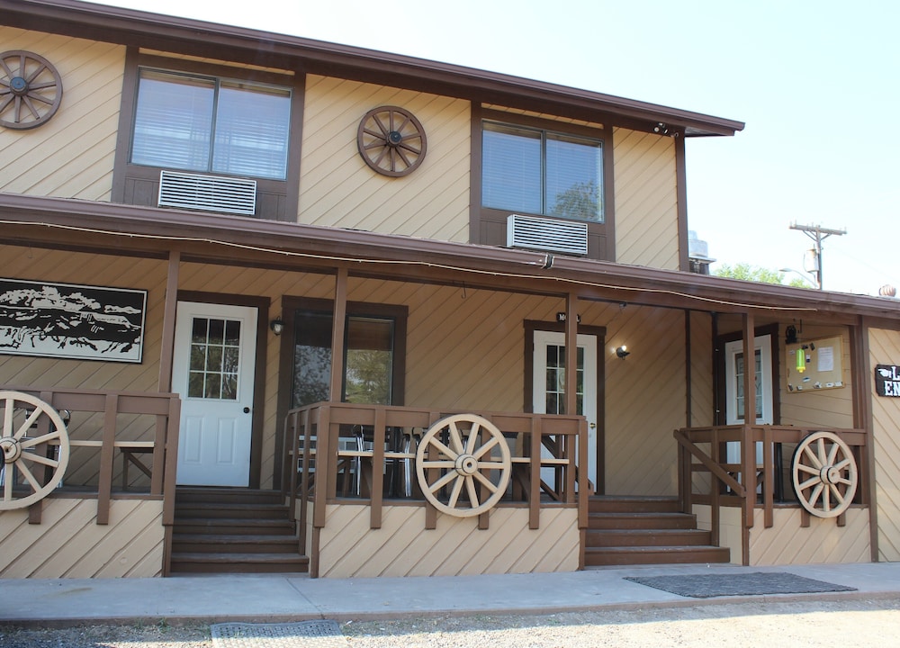Wagon Wheel Restaurant Bar and Motel