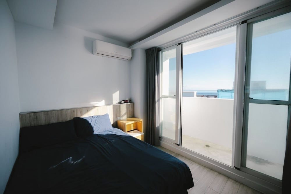Grand Whale B&B Green Island