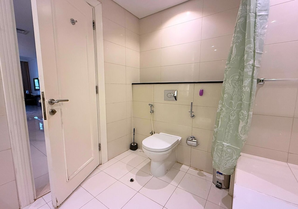 Capital Bay Comfort Studio city view